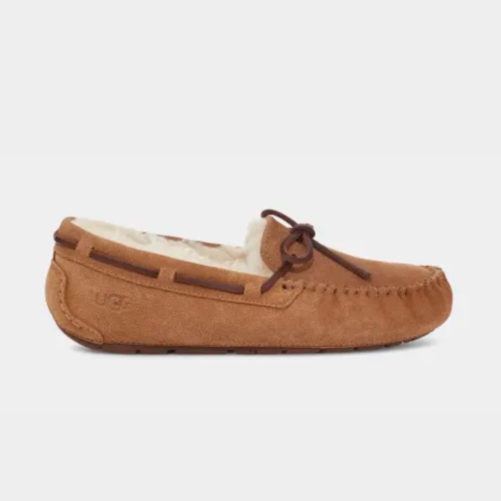UGG - Moccasin - Women’s Dakota size 7